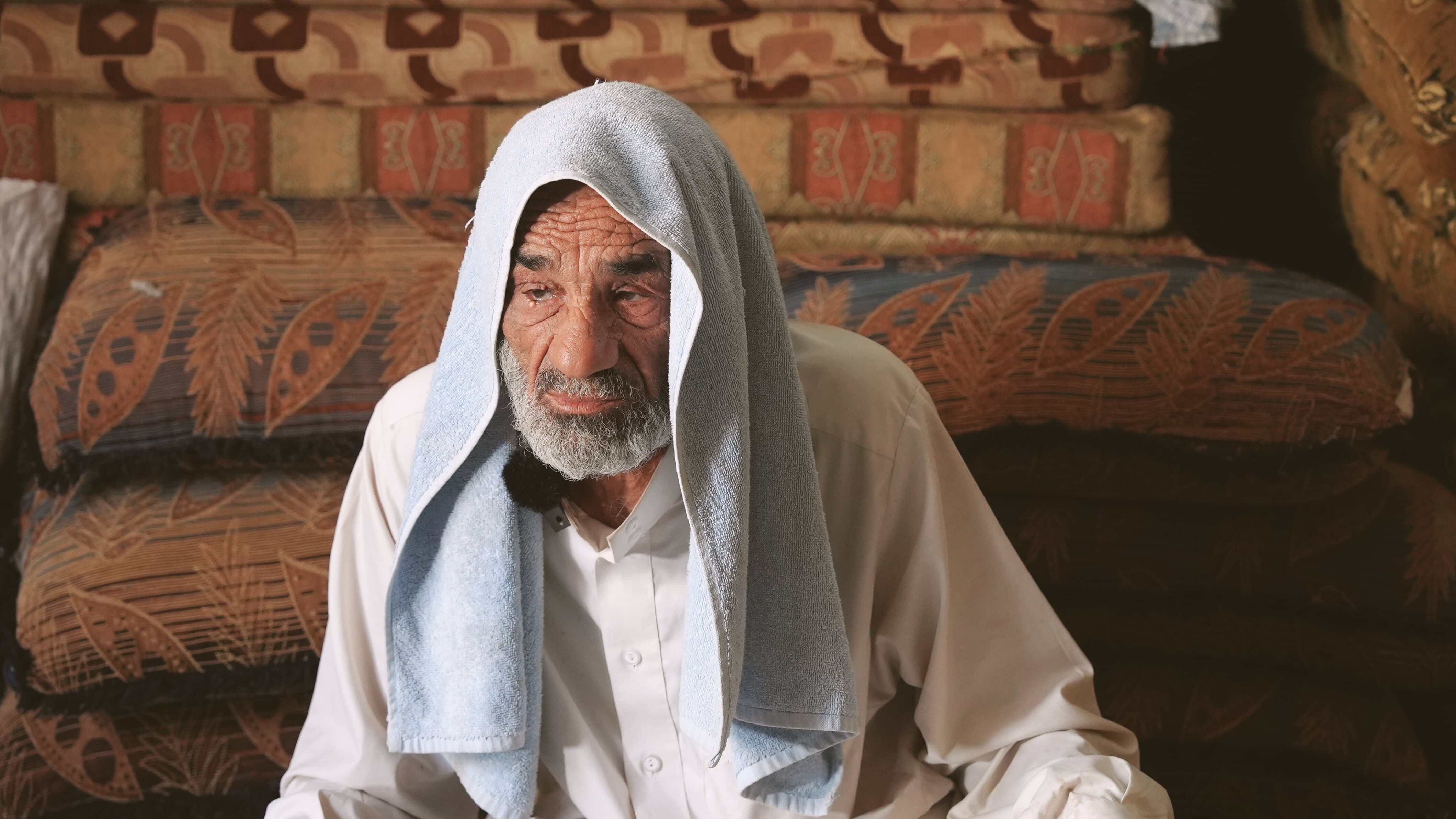 /storage/images/Praying-mosque-background.jpg